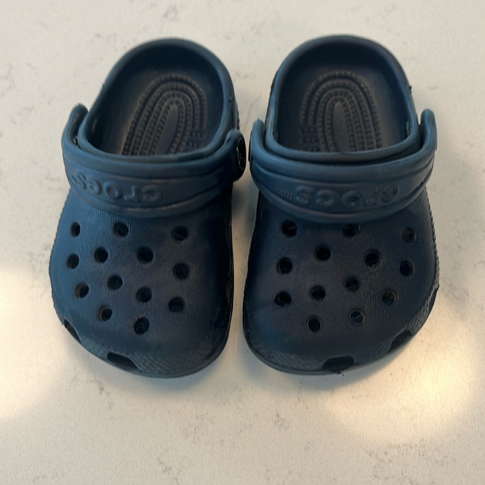 Baby crocs size 2/3